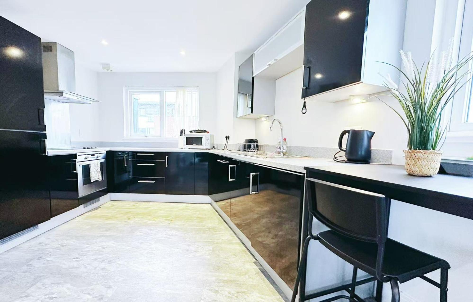 Breeze - 2 Bed With River View Appartement *