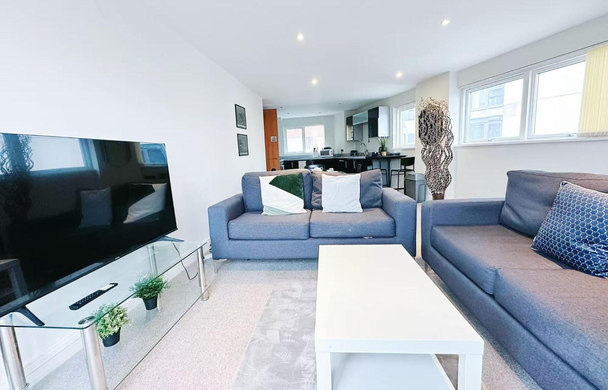 Breeze - 2 Bed With River View Appartement *